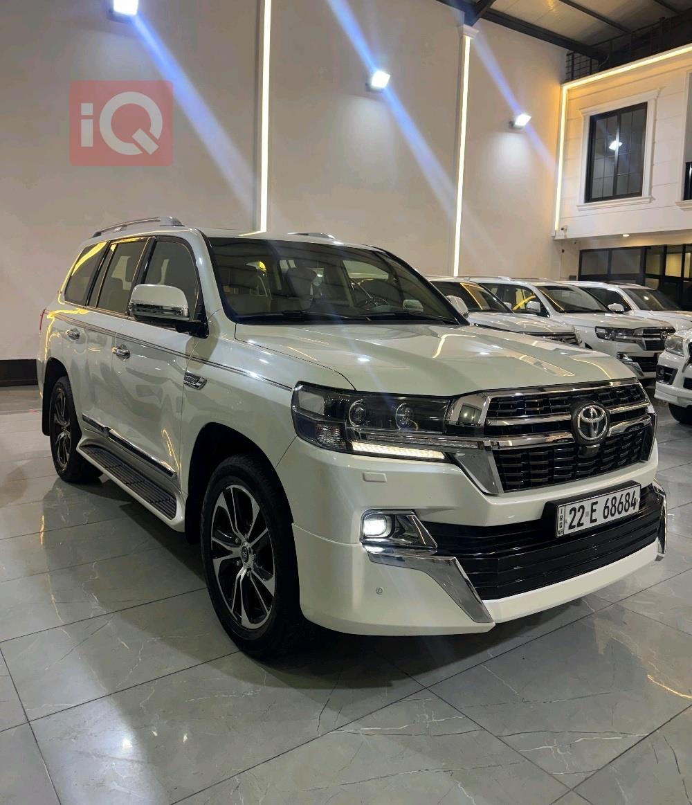 تۆیۆتا لاند کروزەر